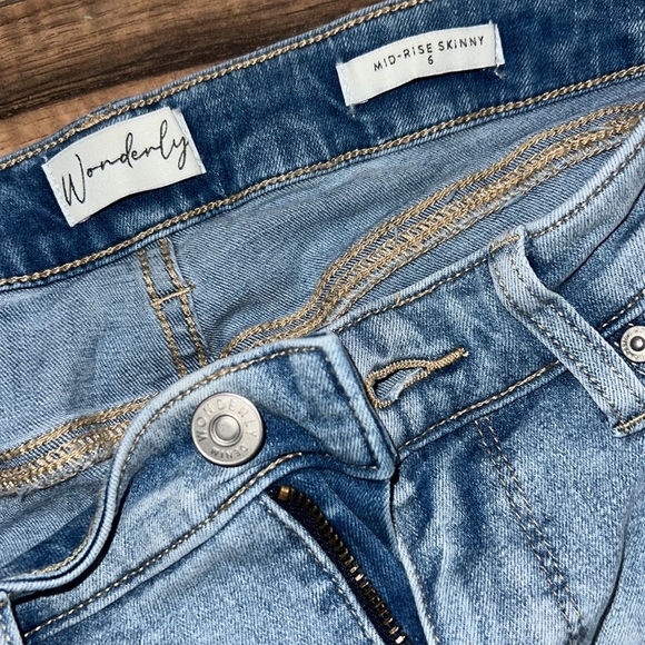 Wonderly Mid-rise Skinny Jeans - Picture 8 of 9